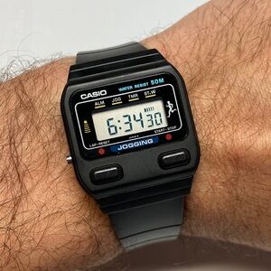 Casio vintage J-31W jogging digital watch, new battery, great condition